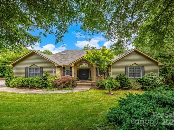 842 Rickel Dr, Hendersonville, NC 28739