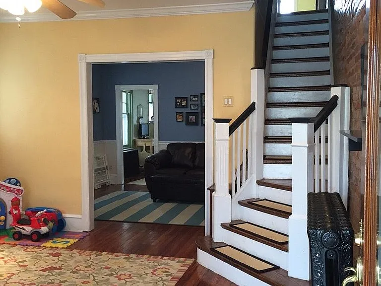 137 W 8th Ave — Photo 2