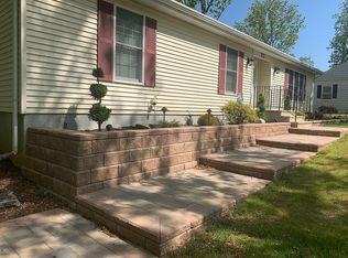 10 W Caines Dr, Cream Ridge, NJ 08514