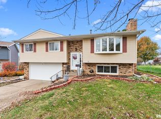 3870 Lexington Ct, Bettendorf, IA 52722