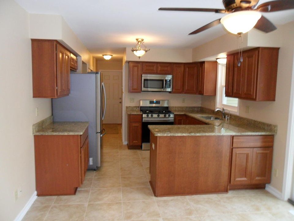 2nd image of W324S7086 Squire Ln