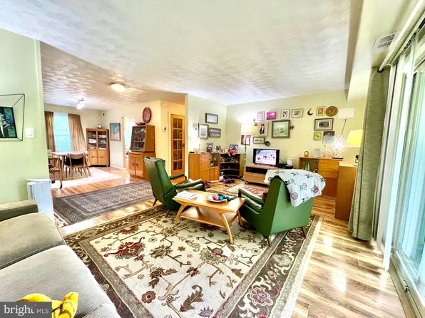 6006 Westchester Park Dr APT T1, College Park, MD 20740