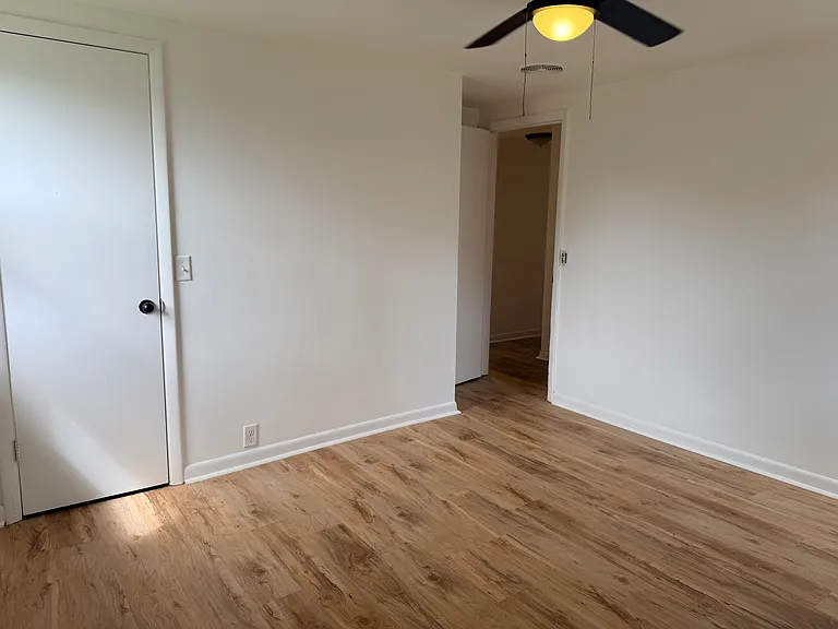 277 N La Salle Ave — Photo 18