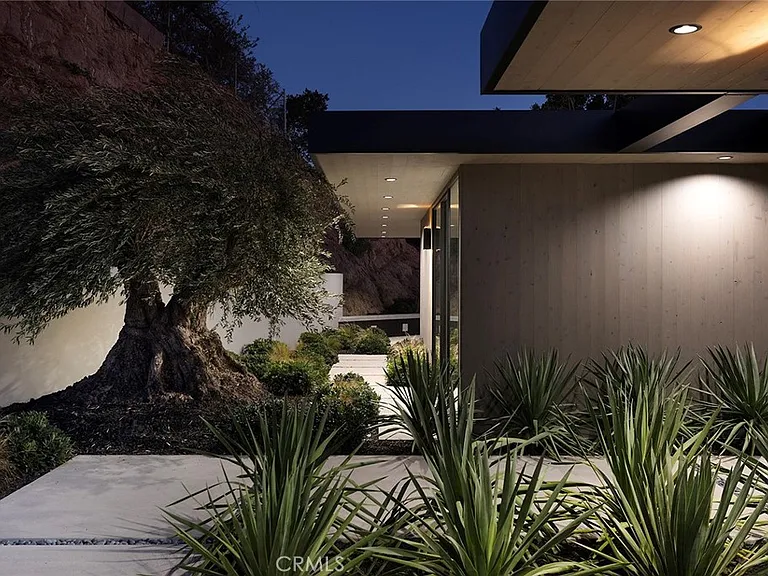 9015 Alto Cedro Dr — Photo 12