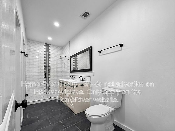 4th image of 2041B Midlake Ln
