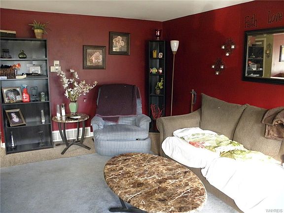 3rd image of 4040 Iroquois Ave