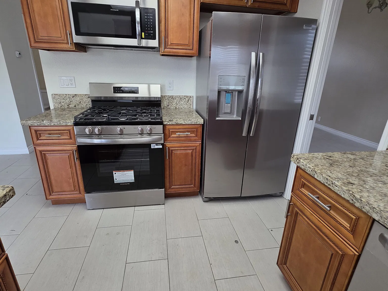 3 bed, 2.5 bath, 1466 sqft, $3,800 — Photo 4