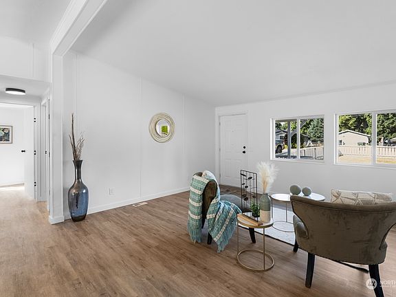 4th image of 17019 Wisteria Court SE