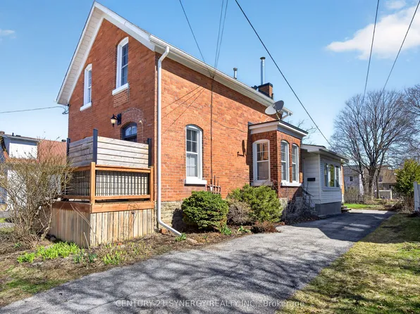 33 Napoleon St, Carleton Place, ON K7C 2X4