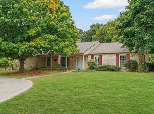 1606 Woodfield Dr, Mahomet, IL 61853