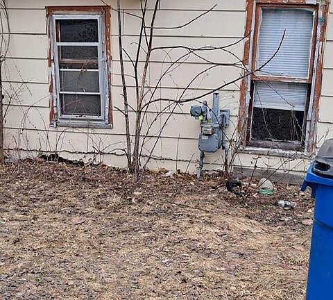 3rd image of 939 Sundberg St