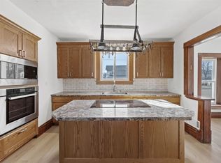 802 Summit St, Center Point, IA 52213