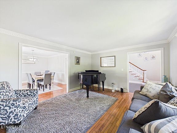 5th image of 170 Yorkshire Dr