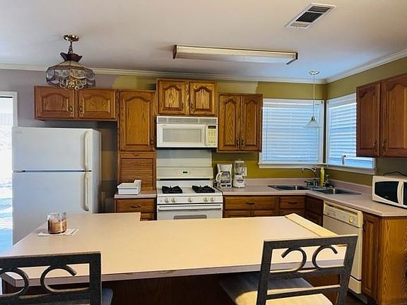 3rd image of 255 Pinks Ln