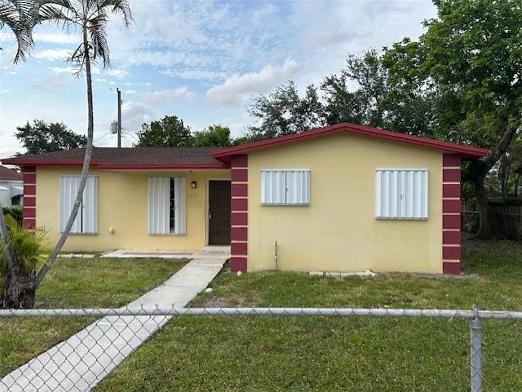 4 bed, 2.0 bath, 1976 sqft, $3,100 — Photo 3