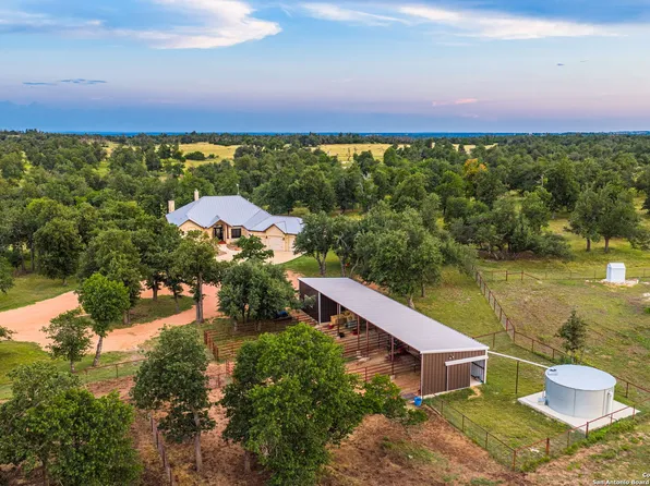 1554 Vintage Oaks Dr, Fredericksburg, TX 78624