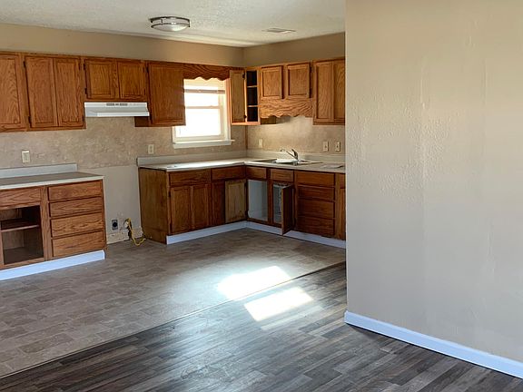 5th image of 708 Ellen Dr
