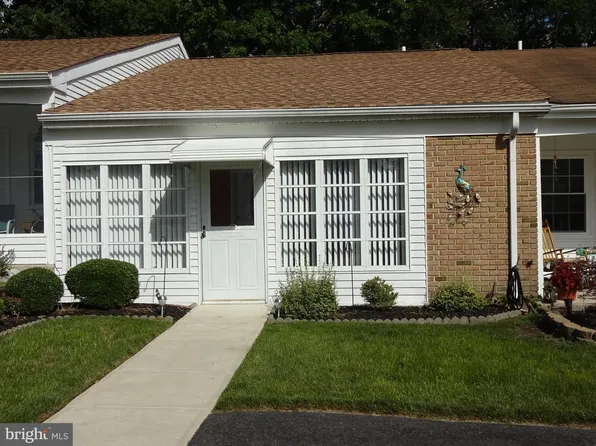 144 Huntington Dr, Southampton, NJ 08088