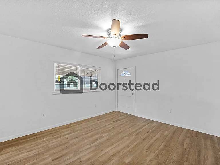 1204 E Esther St — Photo 22