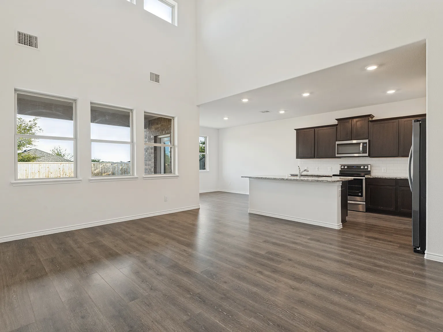 4 bed, 2393 sqft, $2,500 — Photo 2