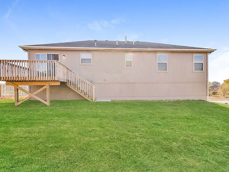 1803 SW Hilltop Ct — Photo 4