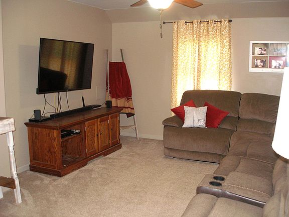 2nd image of 106 Minden St