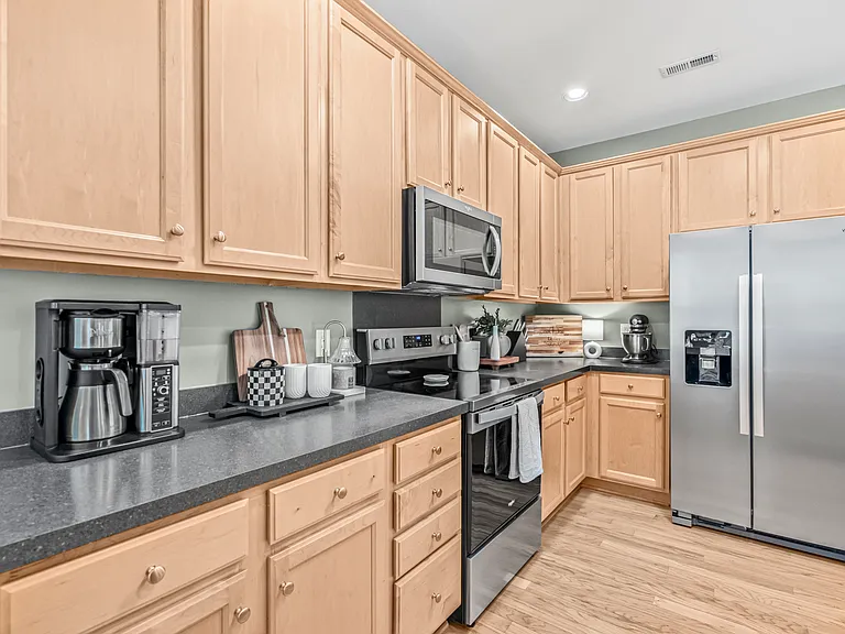 706 Beverly Dr — Photo 32
