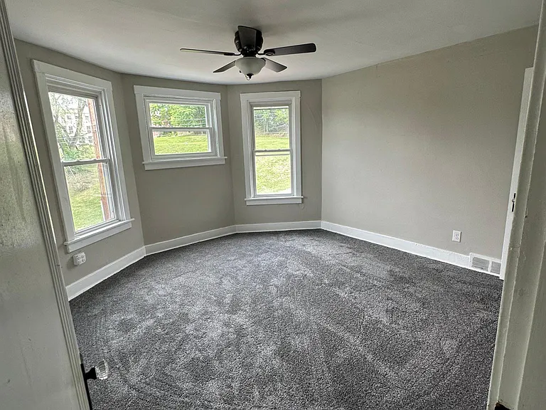 1100 Coal St — Photo 6