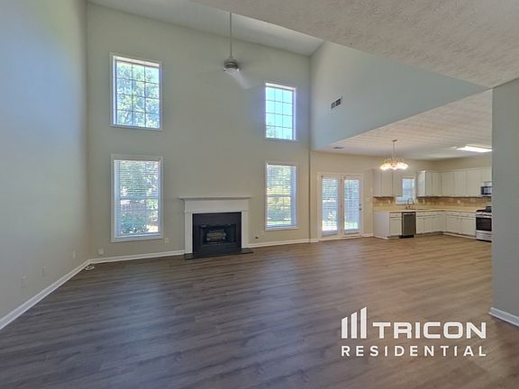 3rd image of 733 Winbrook Dr