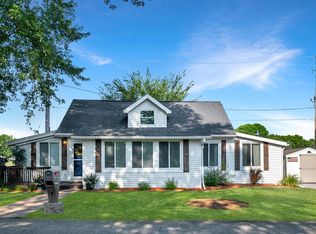 W273N2533 Prospect Ave, Pewaukee, WI 53072