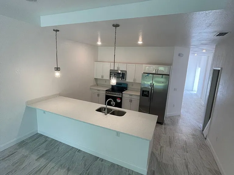 1240 Columbus Blvd #A — Photo 11