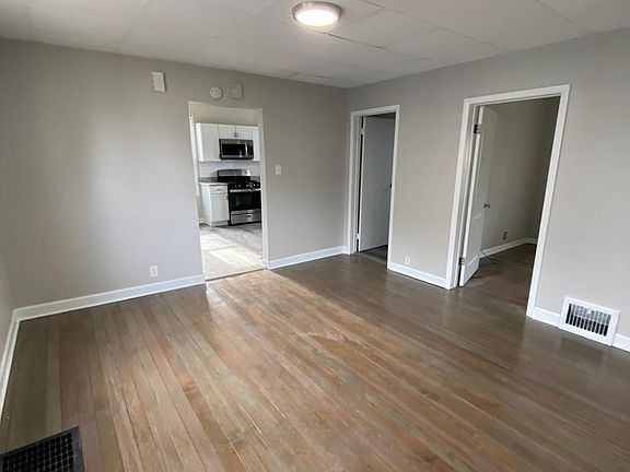 3rd image of 36 N Glenwood Ave Floor 1