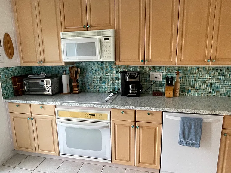 1806 Eastwood Ln — Photo 19