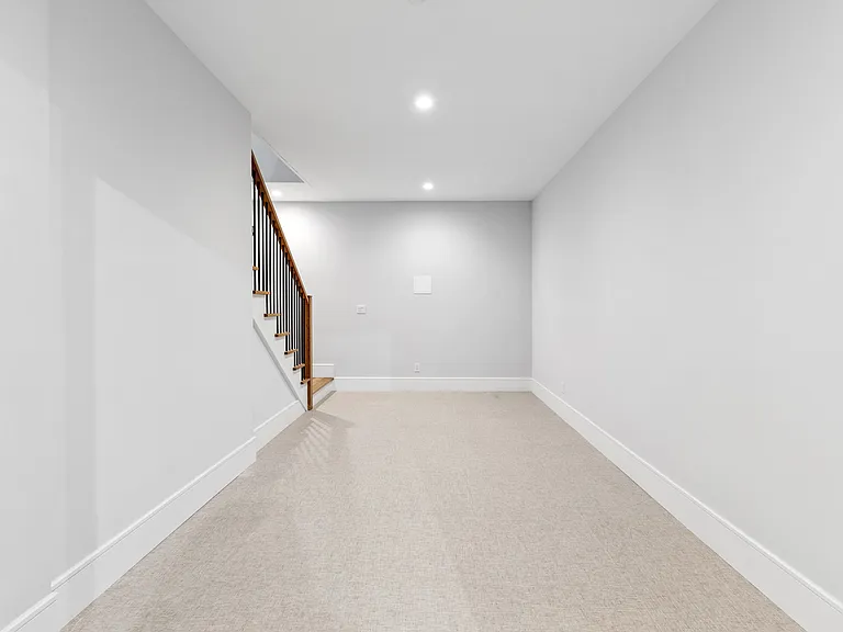 240 Head Of Pond Rd — Photo 35