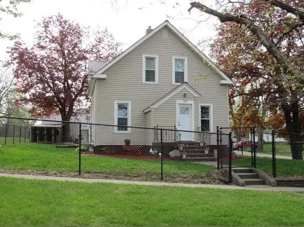 108 Walnut St SE, Hopkinton, IA 52237