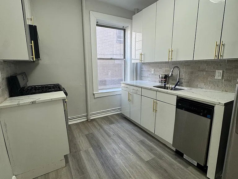 Hudson Ave — Photo 1