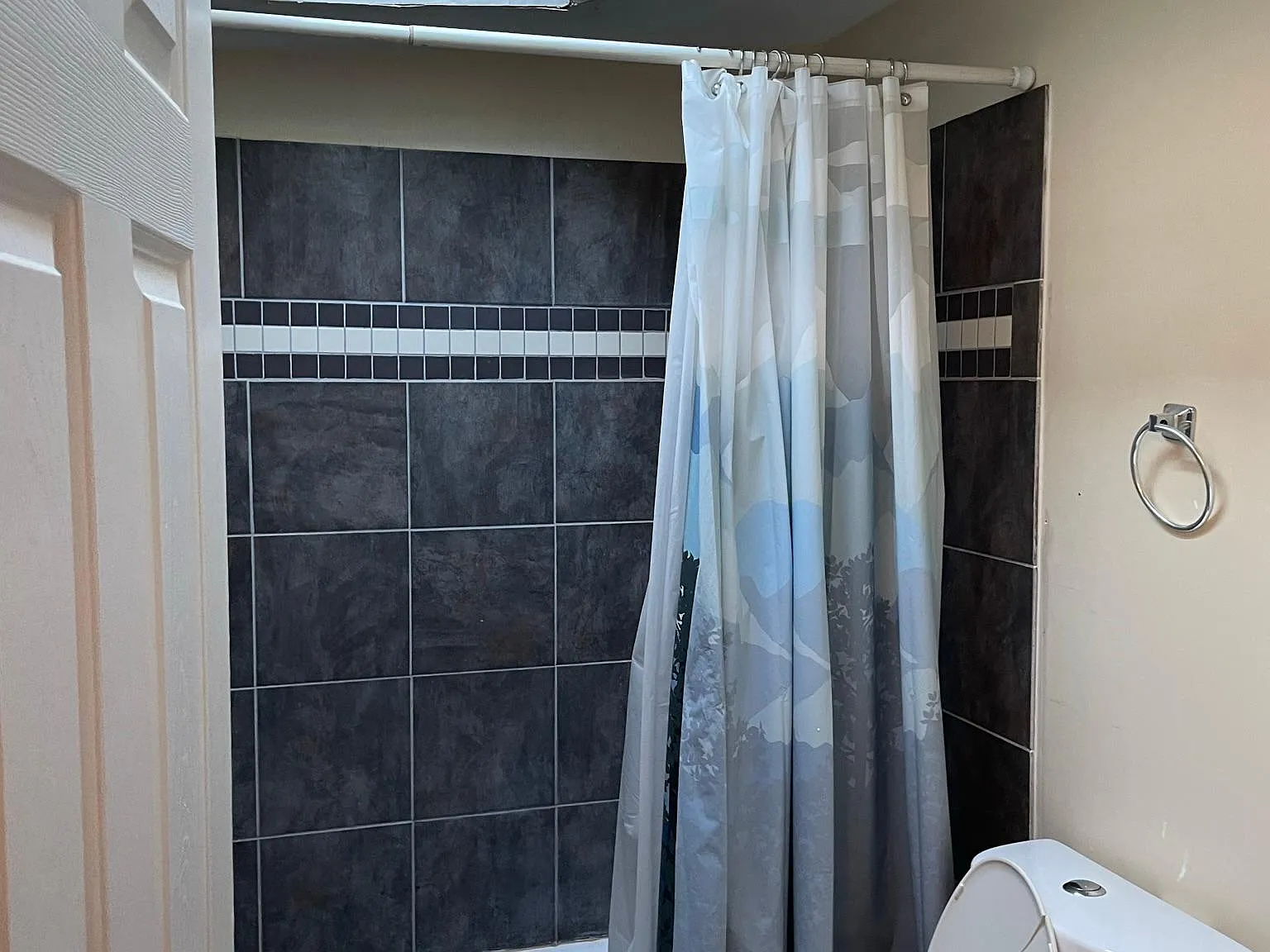 2150 W Clifton Ave — Photo 4