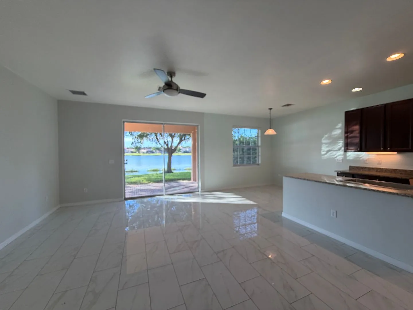 Annual Rental - 3 Bed / 2 Bath Single Family Home Attached 2 Car Garage In Valencia Country Club — Photo 3