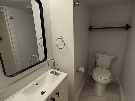5th image of 11 King St Unit 2