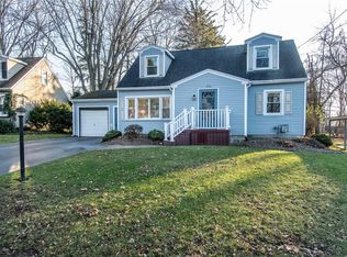 172 Roselawn Cres, Fairport, NY 14450