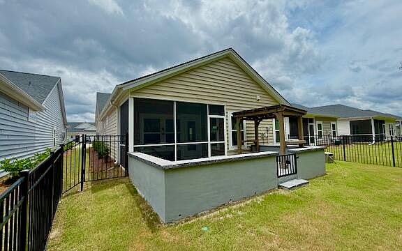 4th image of 1040 Grace Field Ave