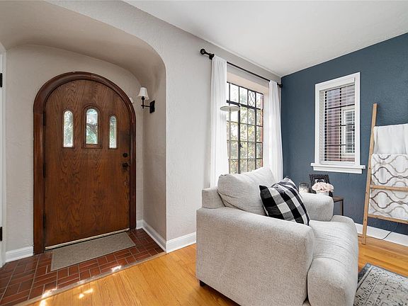 3rd image of 5209 Lindenwood Ave
