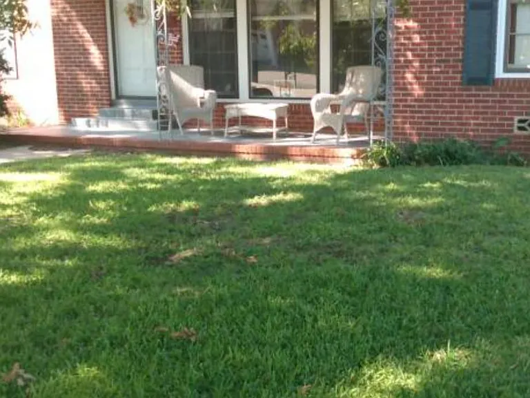 308 N Trinity St — Photo 2
