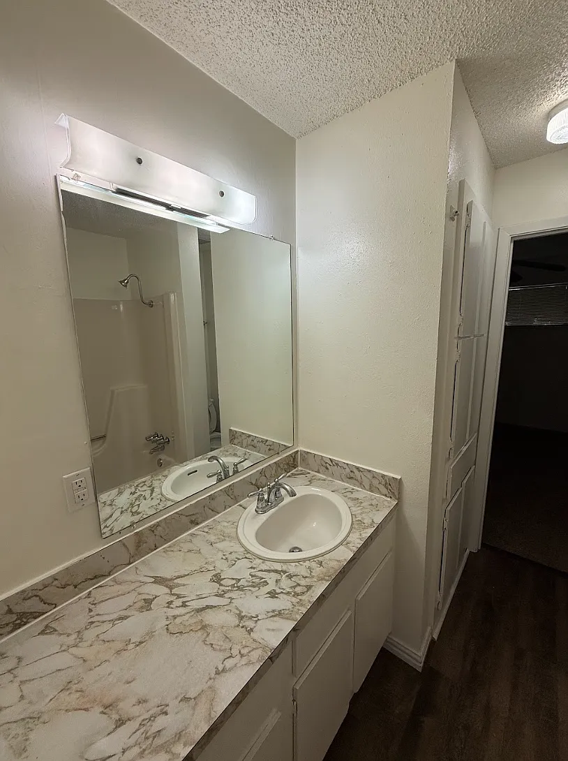 2 bed, 900 sqft, $1,595 — Photo 2