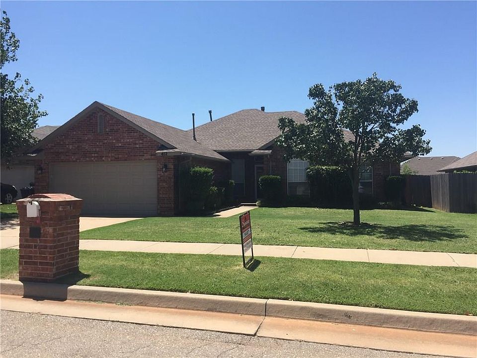 1st image of 412 NW 138th Cir