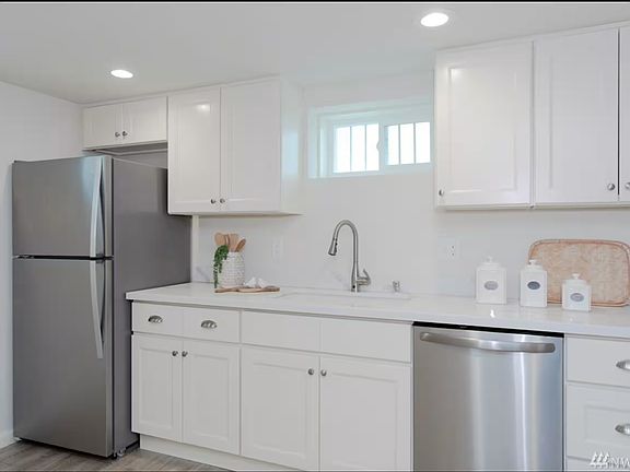 5th image of 3115 E Yesler Way Unit B