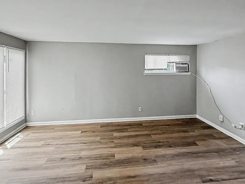 2 bed, 1.0 bath, 700 sqft, $675 — Photo 2