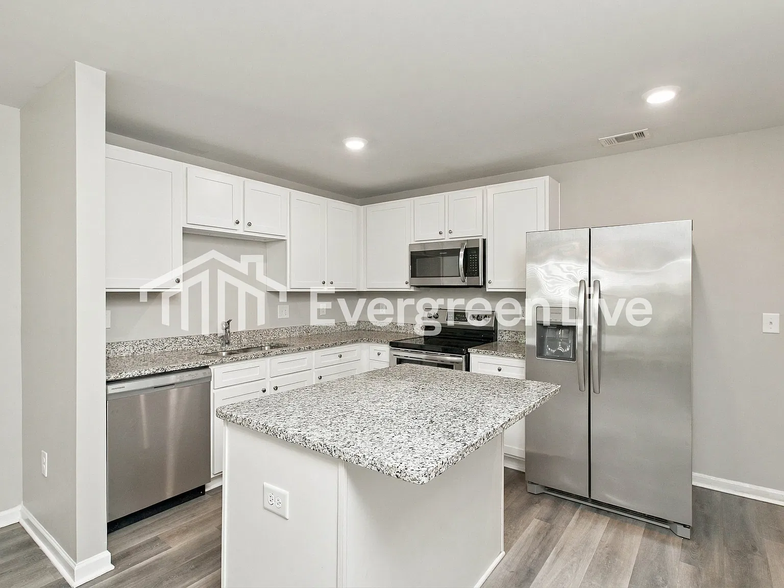 4 bed, 2.5 bath, 1801 sqft, $1,795 — Photo 3
