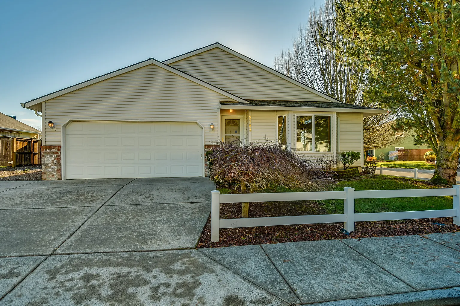 2183 N Kamiakan Dr photo 1