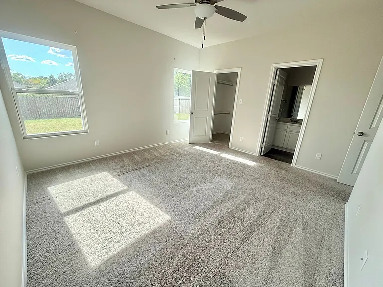 110 S Rainbow Dr — Photo 12